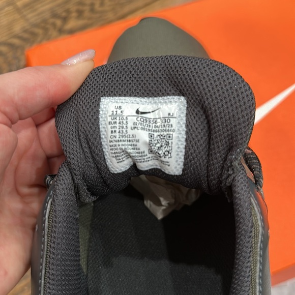 Nike Men's Legend Essential 2 Running Shoes, Cargo Khakj/Olive Grey, 11.5 - Picture 3 of 6